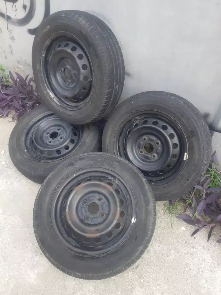 Velg dan ban ex sigra ring 14