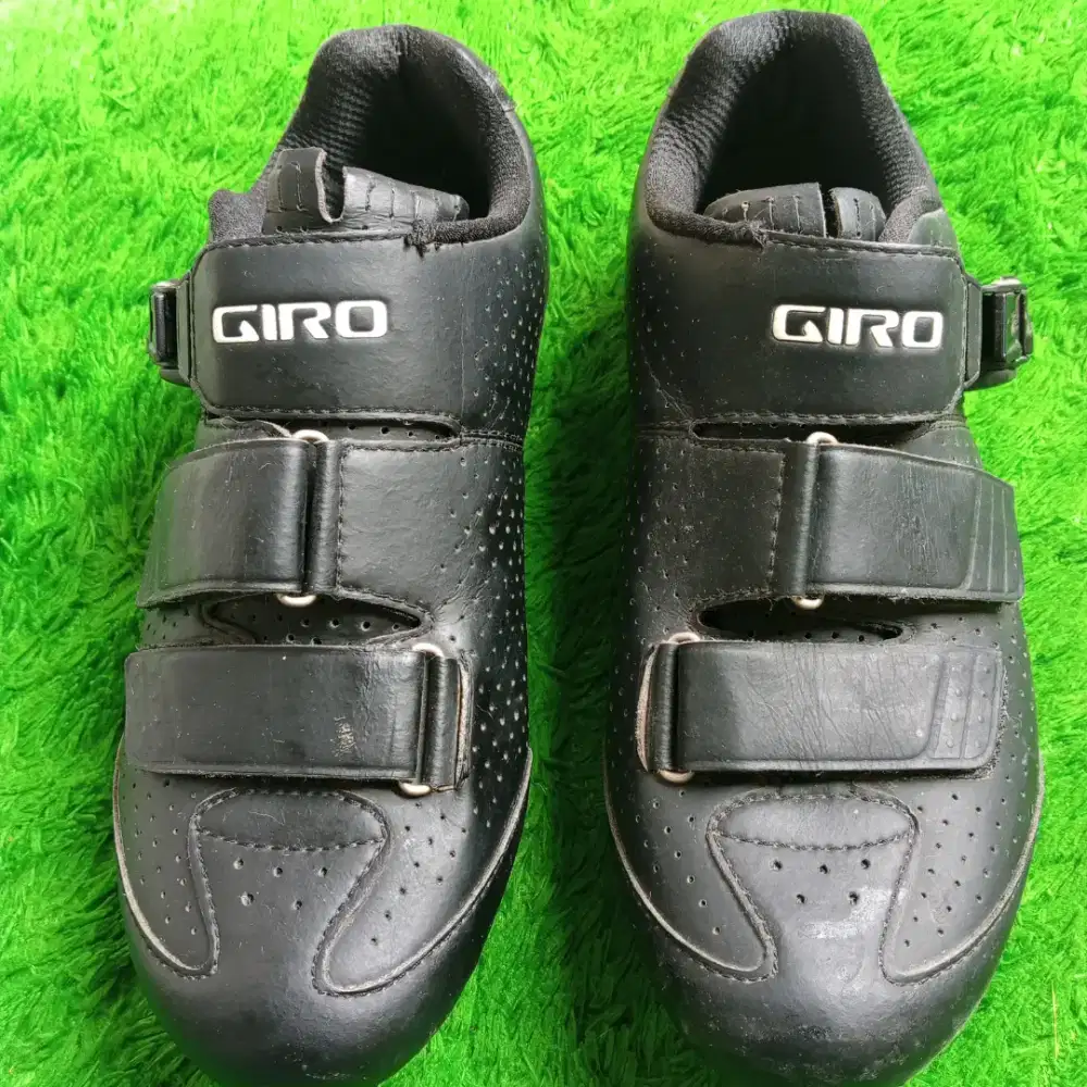 Sale sepatu sepeda