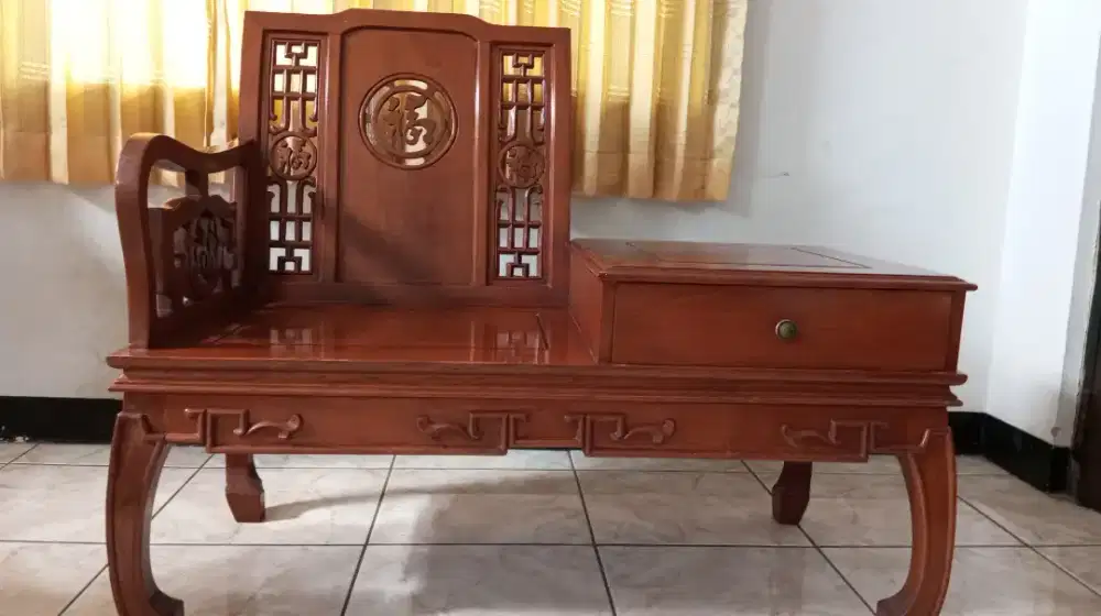Kursi kayu santai, bergaya oriental