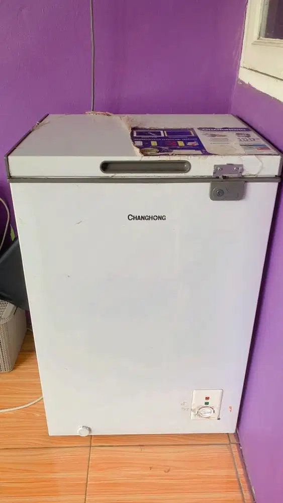 Di jual frezeer changhong
