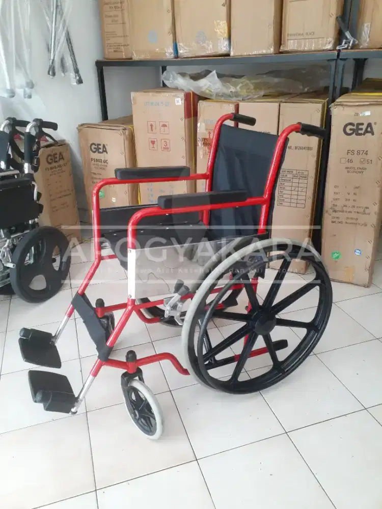 Kursi roda standart bekas