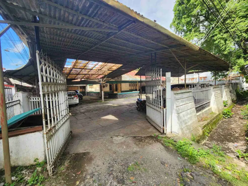 Dekat Loyola, Rumah Luas di Jl. Karanganyar Brumbungan Semarang
