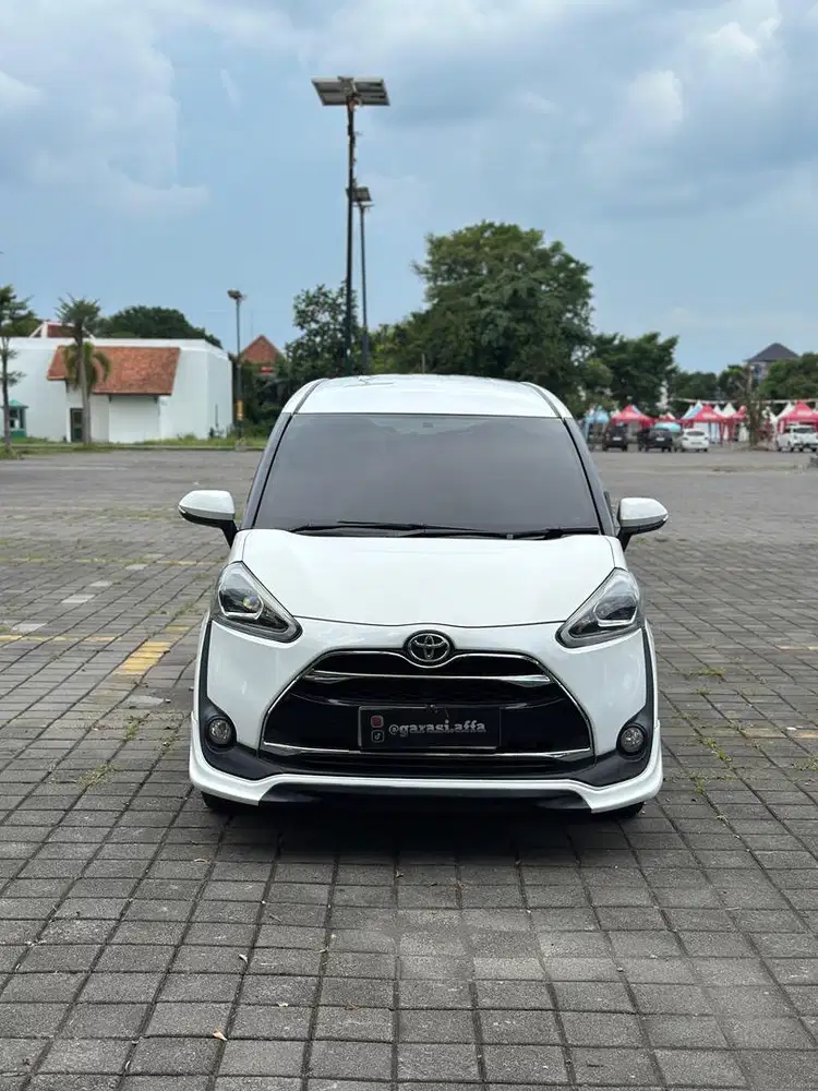 TOYOTA SIENTA Q MATIC 2017
