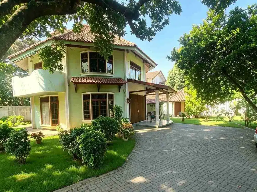 dijual rumah unik dan luas di jatibening kota bekasi
