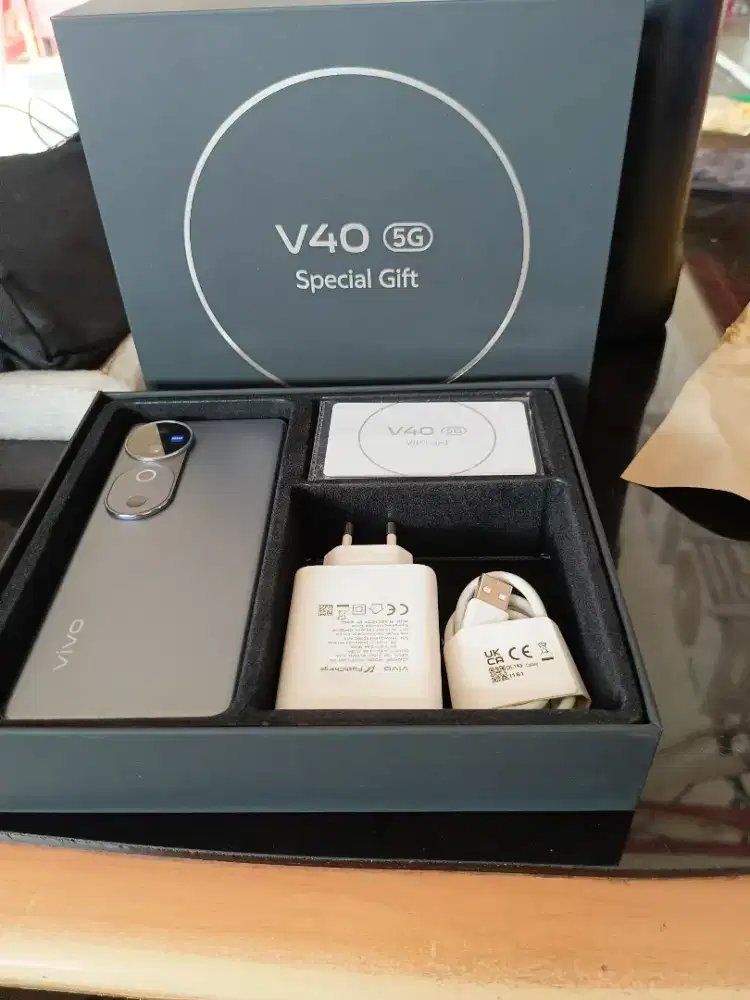 vivo V20 13/256,barang bagus,no minus,seken seperti baru,box