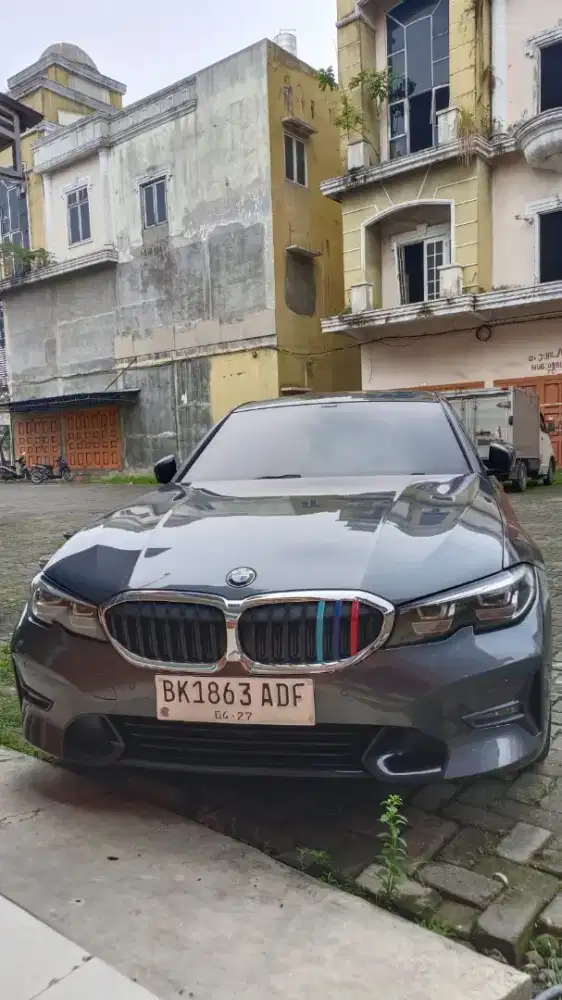 BMW 320i TAHUN 2022 BK MEDAN ASLI KASIH 1 TANGAN DARI BARU KM 80.000