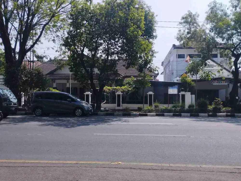 Rumah Jl Slamet Riyadi Solo Bagus untuk kantor Bank