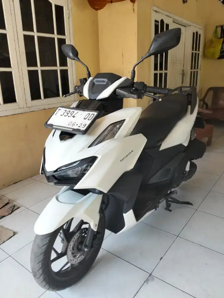 H. NEW Vario 160 CBS