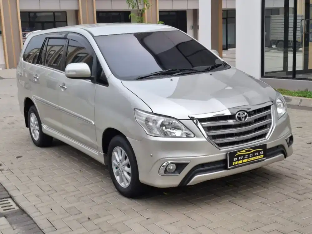 Innova 2.5 V AT, 2014, diesel