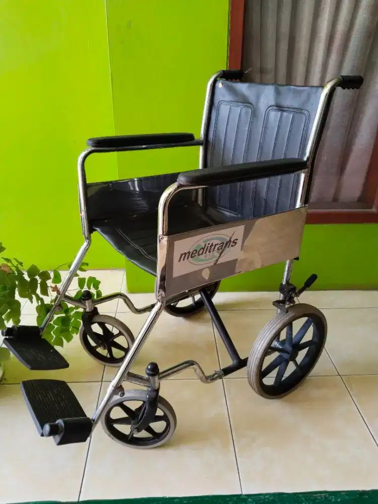 Dijual kursi roda second layak pakai