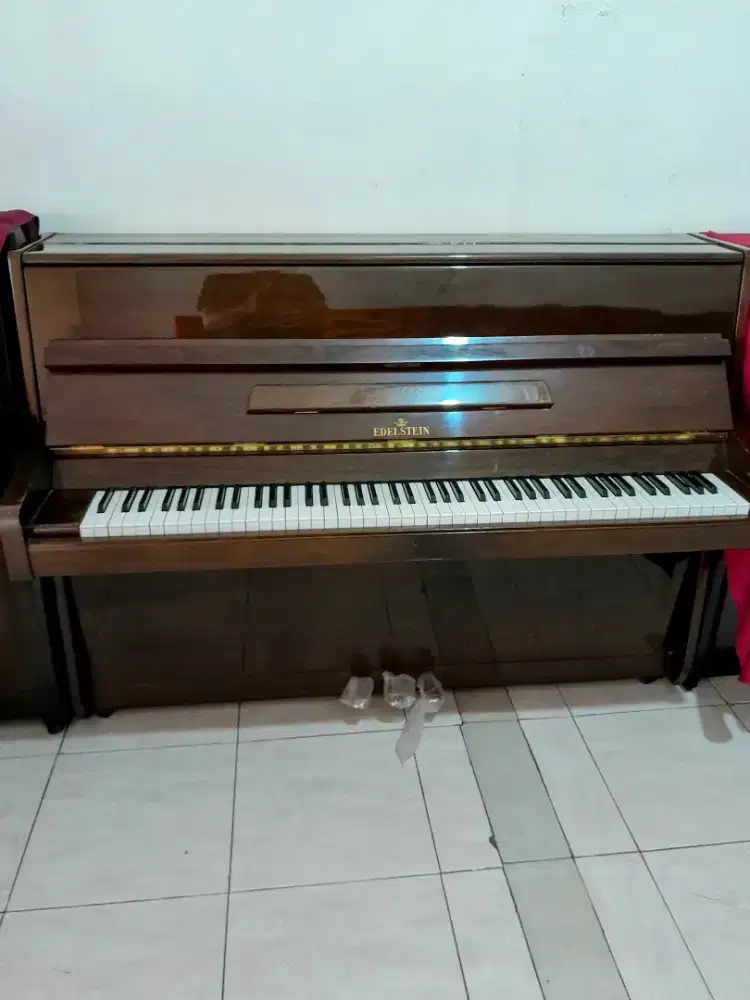 Piano uprigt EDELSTEIN