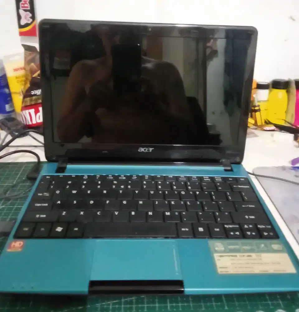 Laptop Acer Aspire One, siap pakai, HDD 320GB sehat total.