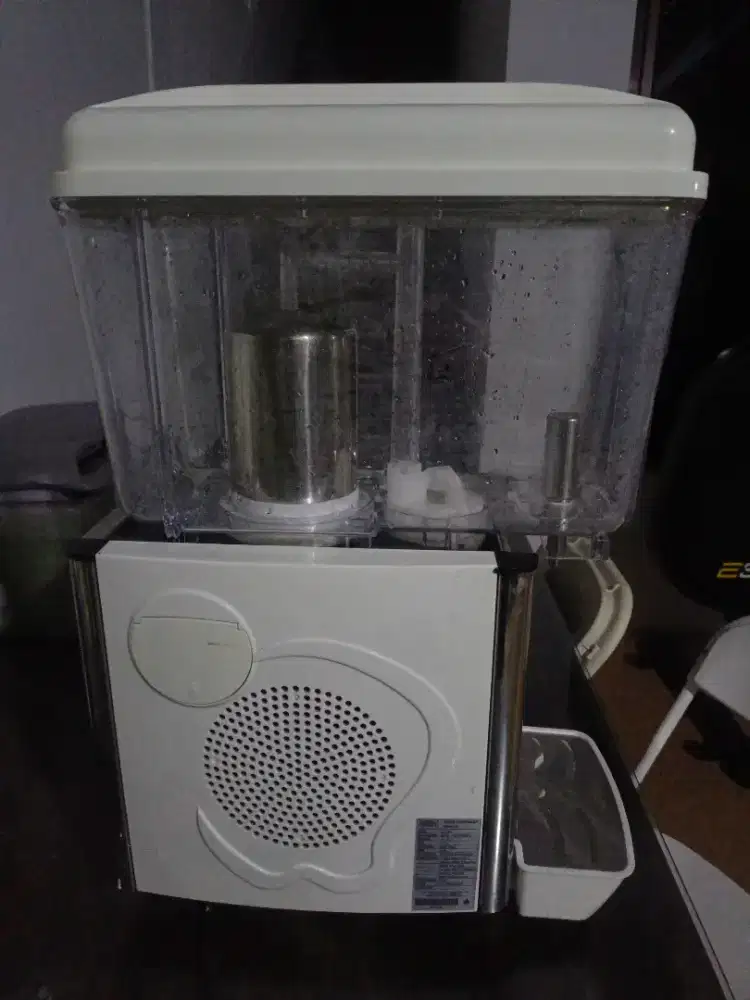 Juicer dispenser