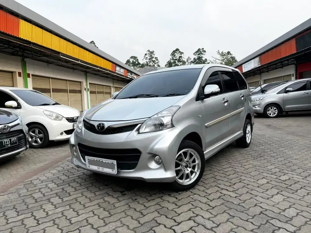 DP 5 JT TOYOTA VELOZ 1.5 2014 AT SILVER EDITION