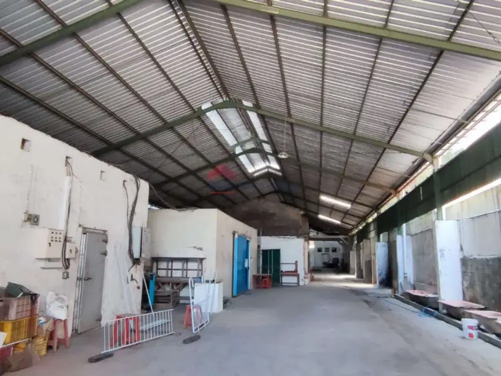 Gudang Dijual Strategis dengan Cold Storage Area Bongkar Muat 4 Kontainer
