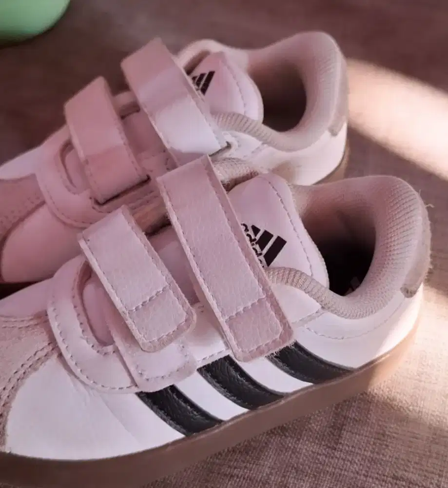 Sepatu adidas anak