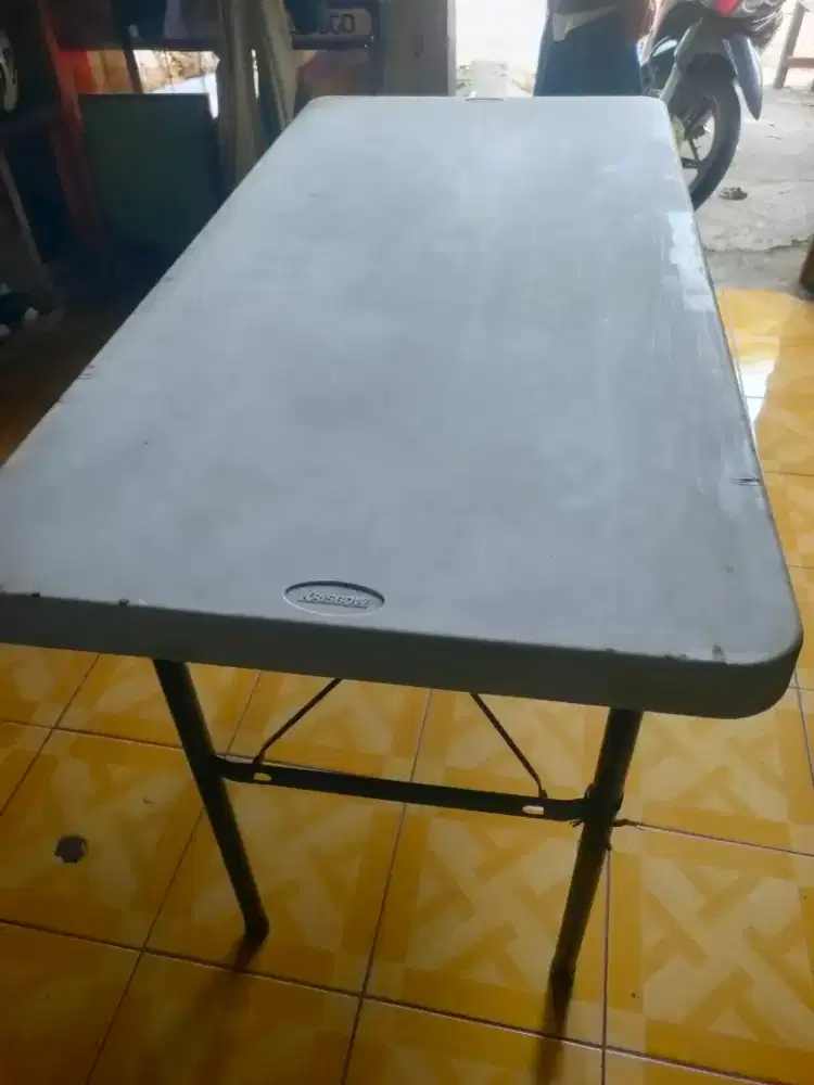 Meja lipat merk krisbow msh lumayan kokoh