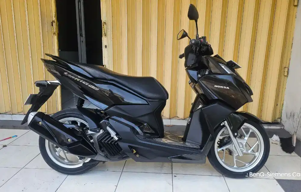 Vario 160 non ABS 2024 hitam pcx aerox