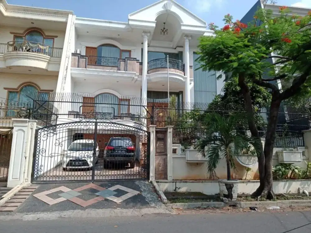 Rumah Keren di Rajawali Selatan Gunung Sahari