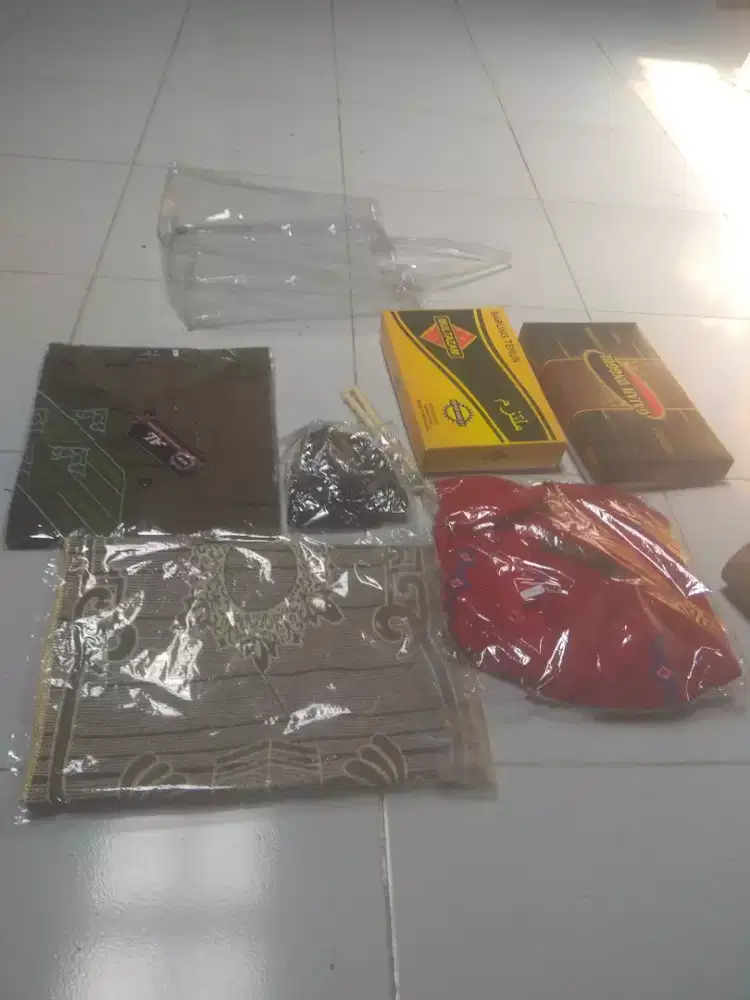 Jual kemeja (2)/sarung(2)/sajadah/tasbih/kopiah kecil untuk sholat
