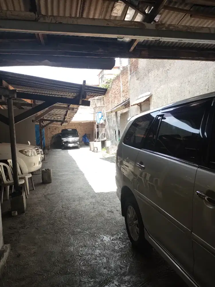 DICARI SEORANG KARYAWAN UNTUK SHOWROOM MOBIL