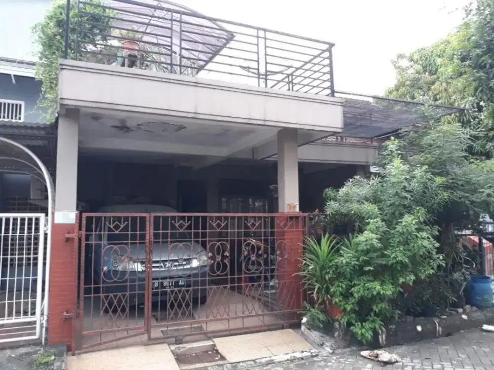 Rumah depan taman di Taman Pegangsaan Indah