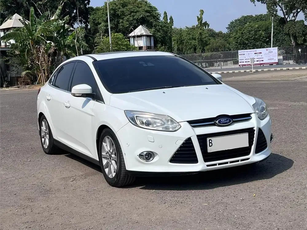 TERMURAH!! FORD FOCUS SEDAN 2.0 TITANIUM AT PUTIH 2013