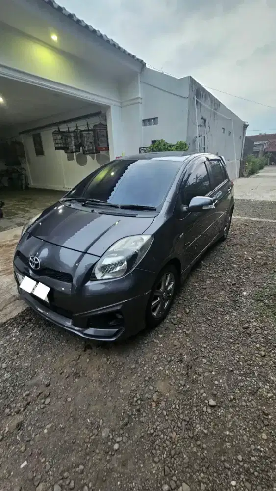 Toyota Yaris TRD Sportivo Manual 2012 Grey Abu Abu