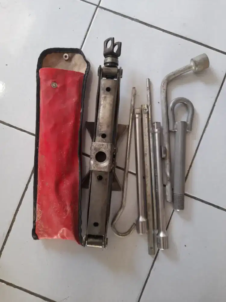 Dongkrak Mobil ada 3