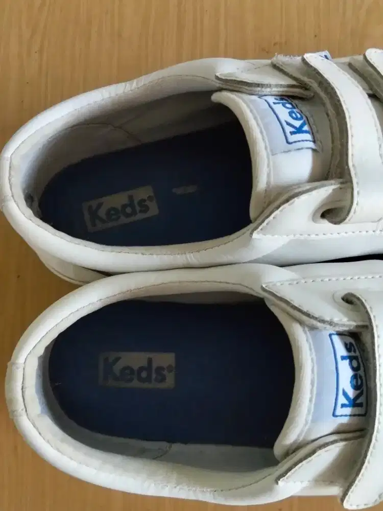 Sepatu Keds putih