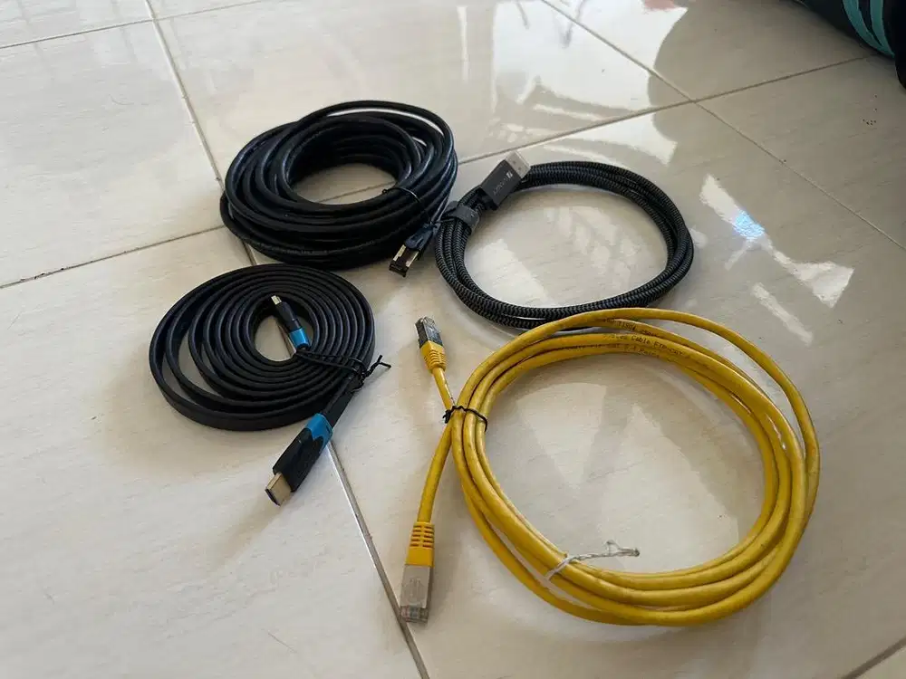Kabel HDMI, ethernet, DP
