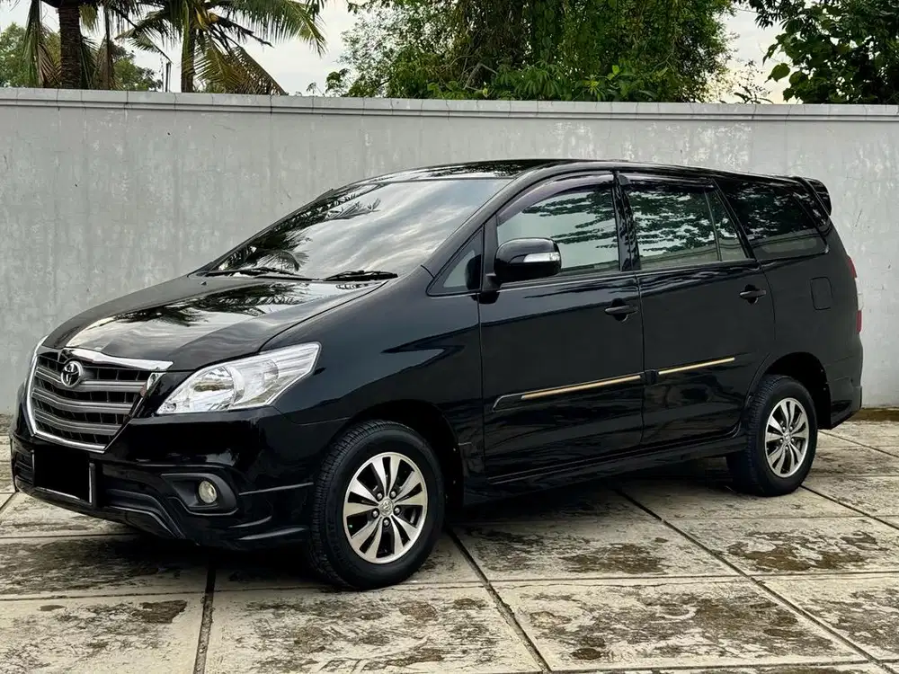 Innova 2.0 Luxury G AT 2015