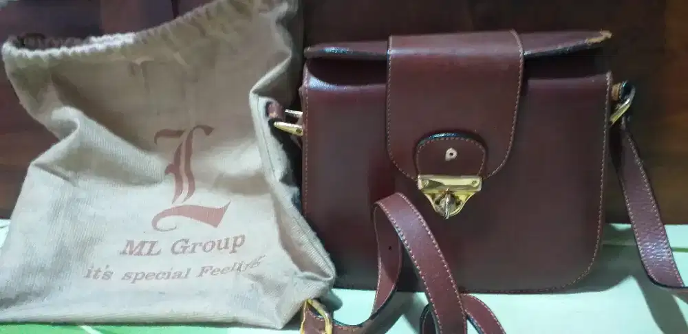 Tas kulit wanita