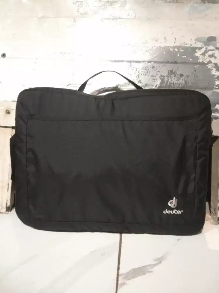 Tas Laptop Deuter