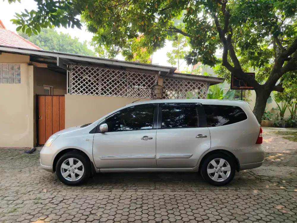 Grand Livina 1.5 XV AT Low KM 2011