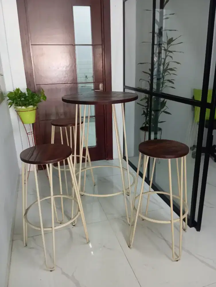 Meja Bar 1 set 3 kursi
