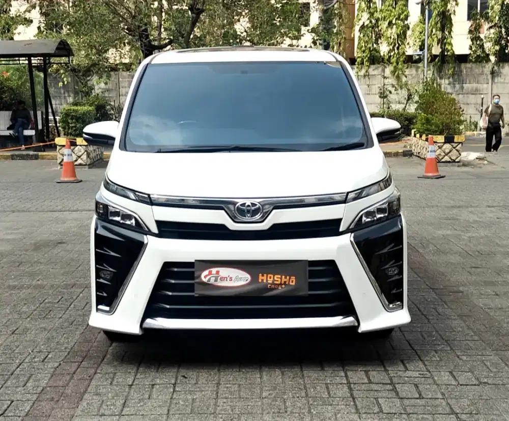 TOYOTA VOXY 2019 PUTIH TERAWAT