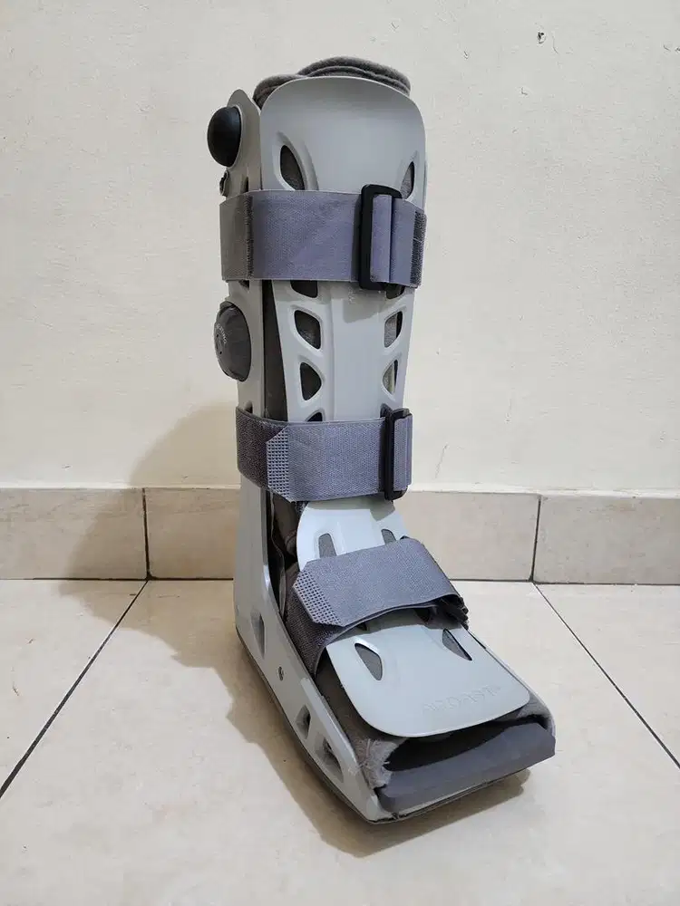 Aircast AirSelect Standard Walker Boot – Size M (High Top)