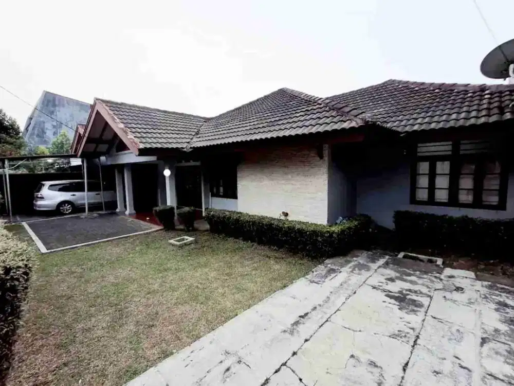 RUMAH HALAMAN LUAS DI PETUKANGAN SELATAN, PESANGGRAHAN, JAKARTA SELATAN