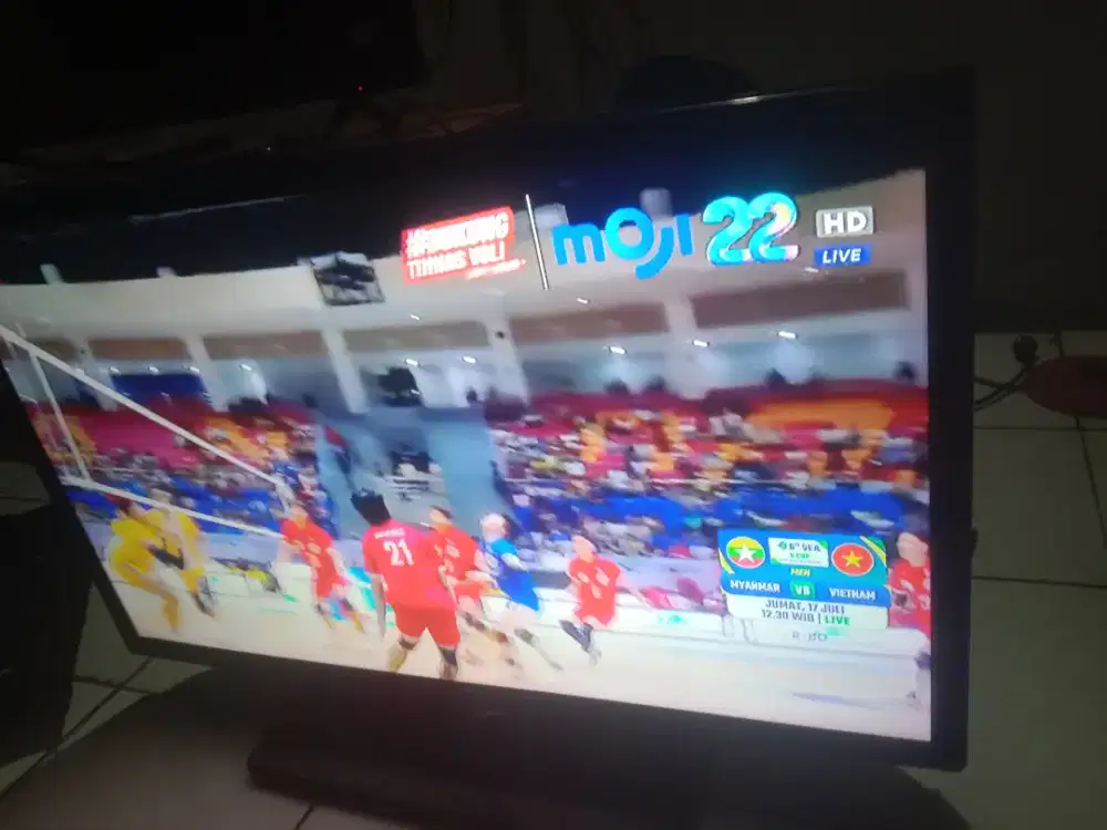 Tv led polytron 32  masih analog