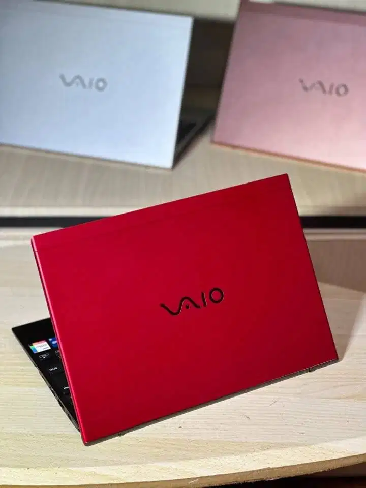 Laptop Sony Vaio VJPK23 Intel Core i7-1360P RAM 32GB ringan dan tipis