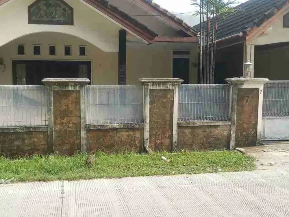 Dijual Rumah Lokasi Strategis Pinggir Jalan