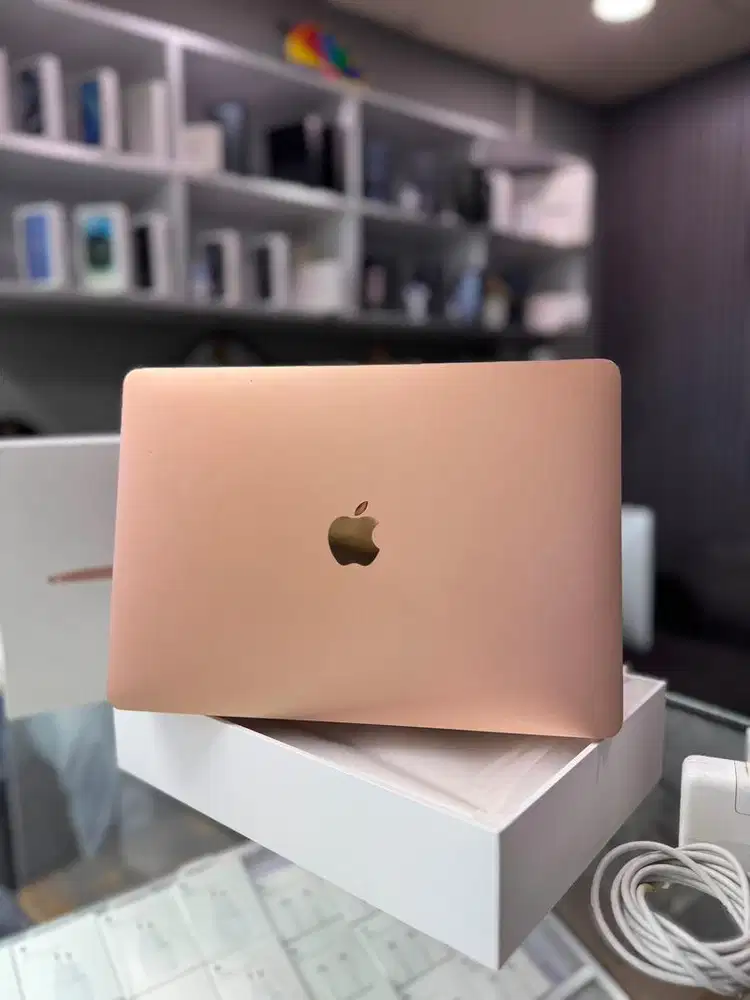 macboor air 2020 8/256gb intel cor i3
