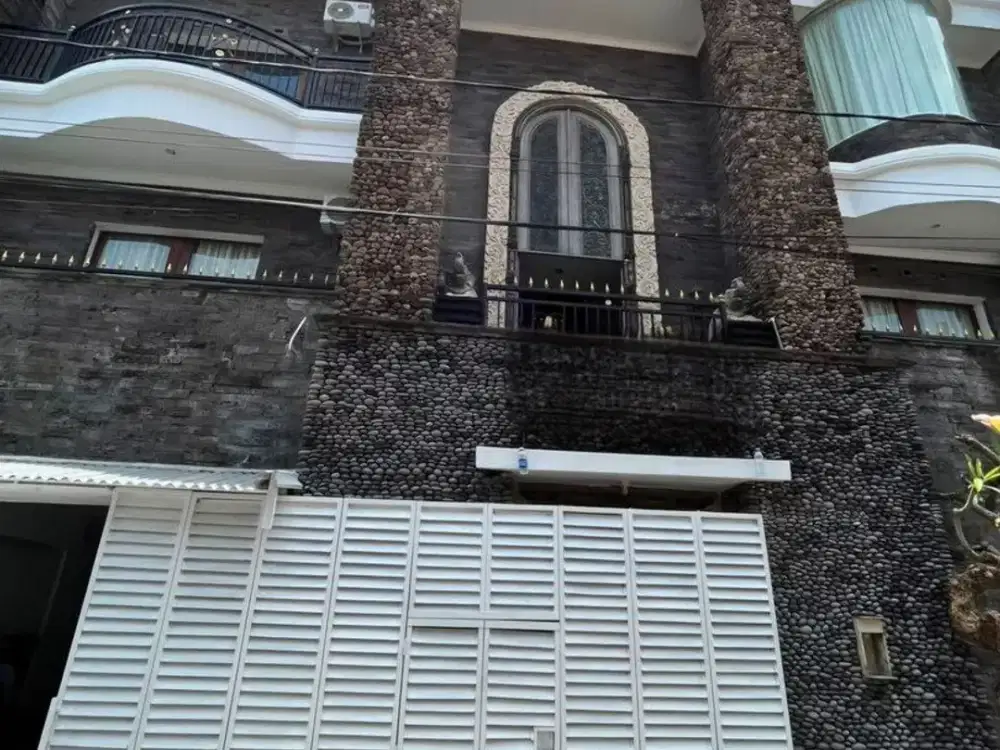 Rumah Furnished ada Rooftop View Sawah Dijual, di Kertalangu Denpasar