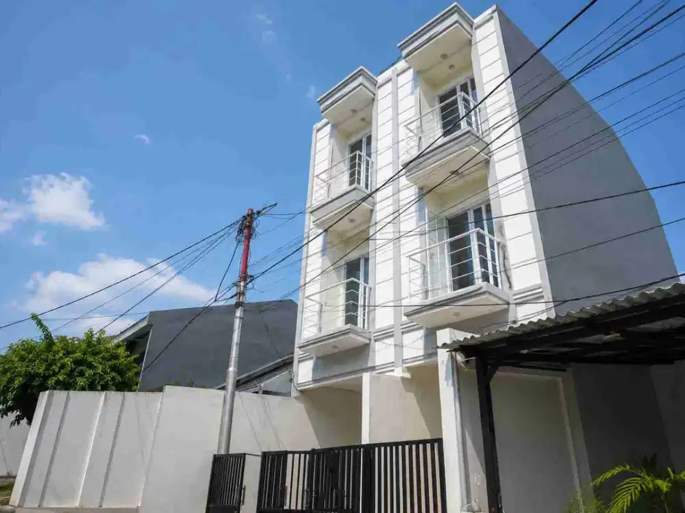 RUMAH STRATEGIS TANJUNG DUREN SEMI FURNISH 3,5 LANTAI GRANIT MASIH BARU SIAP HUNI