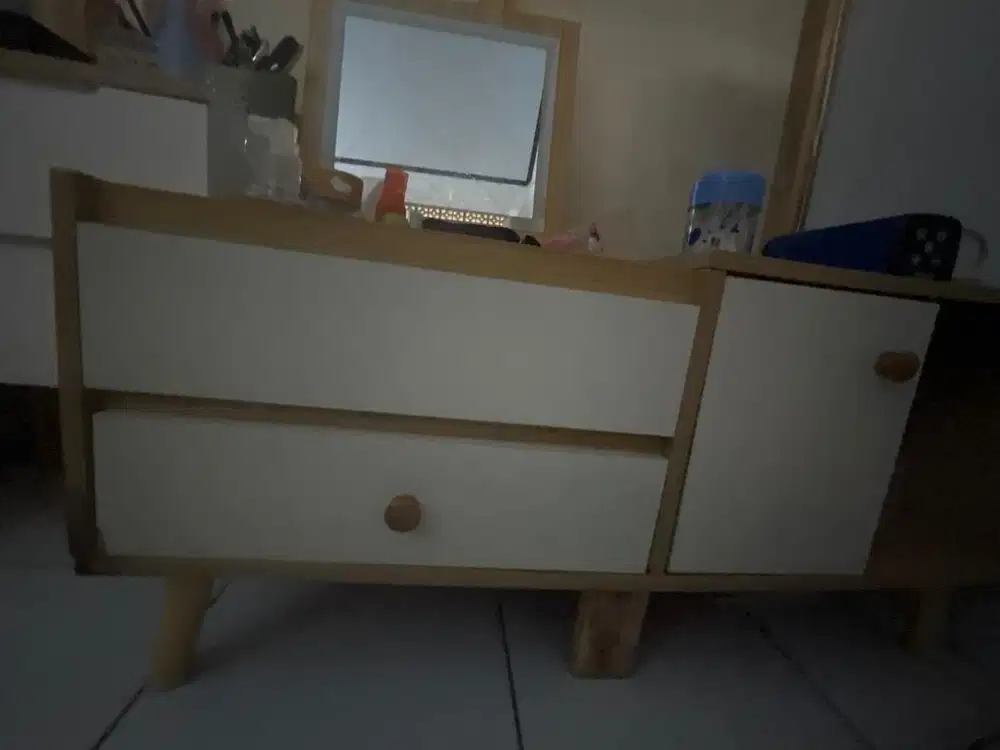 Di jual Meja rias minimalis