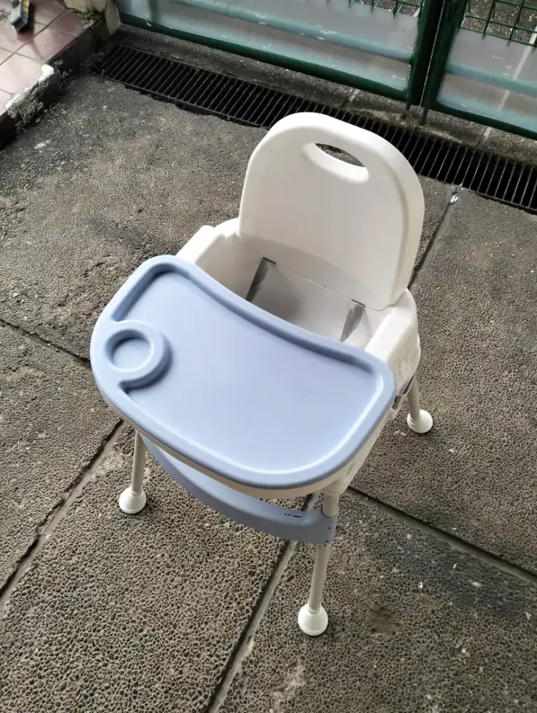 Kursi makan bayi
