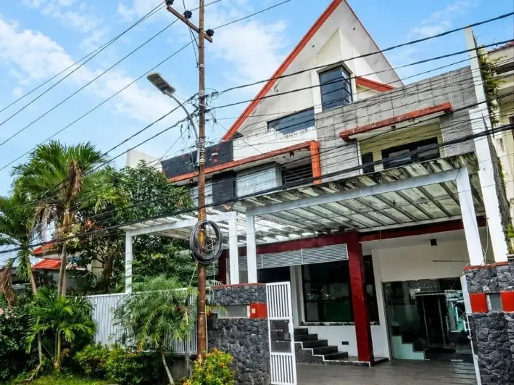 DIJUAL Rumah Terawat 3Lt Semi Furnish Cocok untuk Kantor atau Kost Siap Huni Row Jalan Lebar Dekat Kampus Ub dan Area Kuliner di Jalan Dewandaru