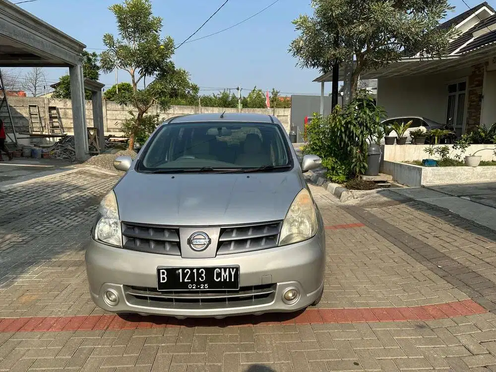 Nissan Grand livina 2010 Bensin