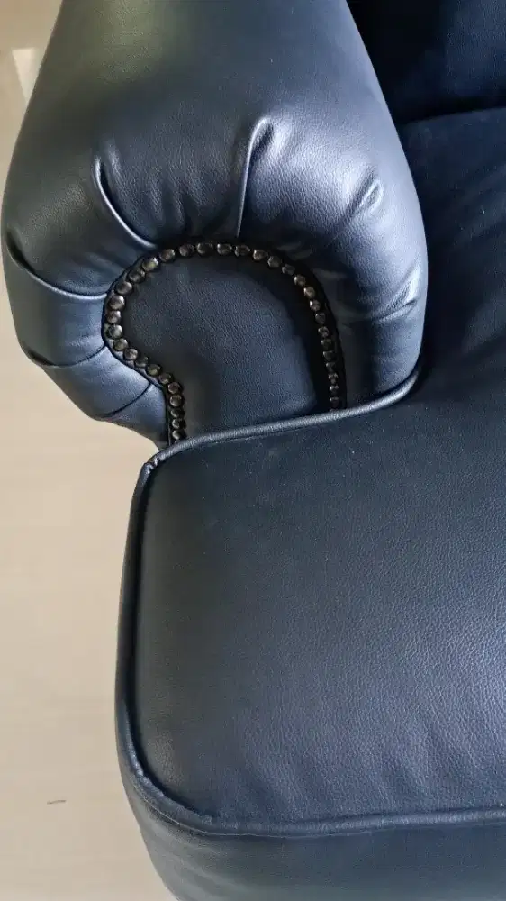 Sofa hitam sangat istimewa